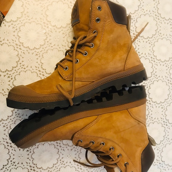 Almost new Palladium’s Heavy duty fur Winter boots - Picture 3 of 9